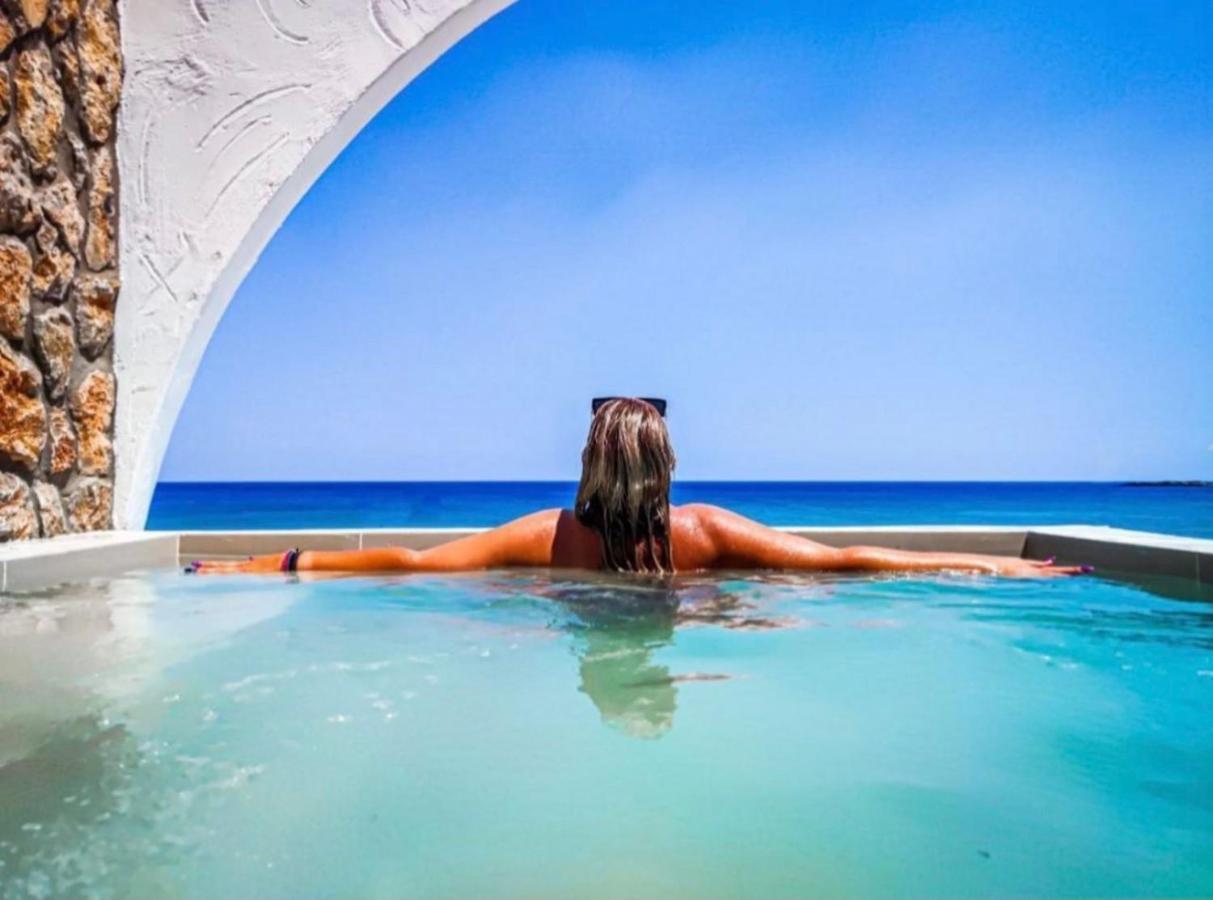 Delfini Beach Hotel