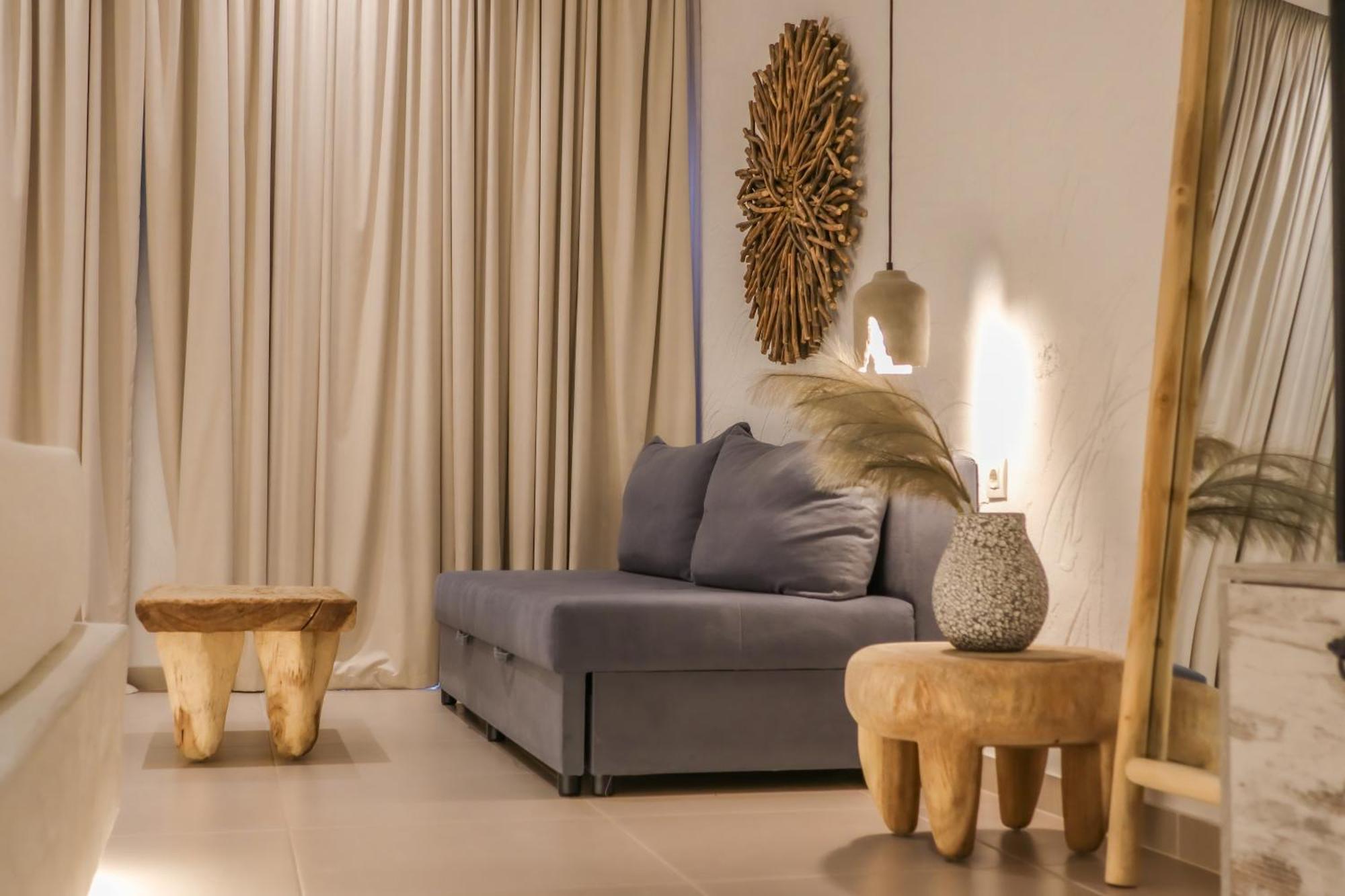 Delfini Beach Hotel